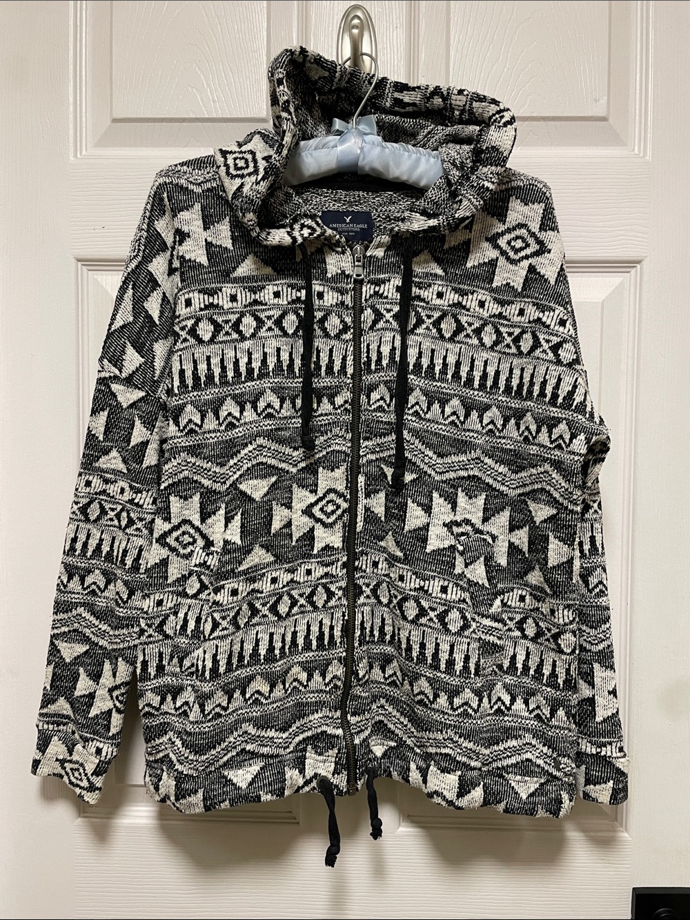 American Eagle | AEO | Black & White Aztec Knit Full-Zip Hoodie Jacket - Size M